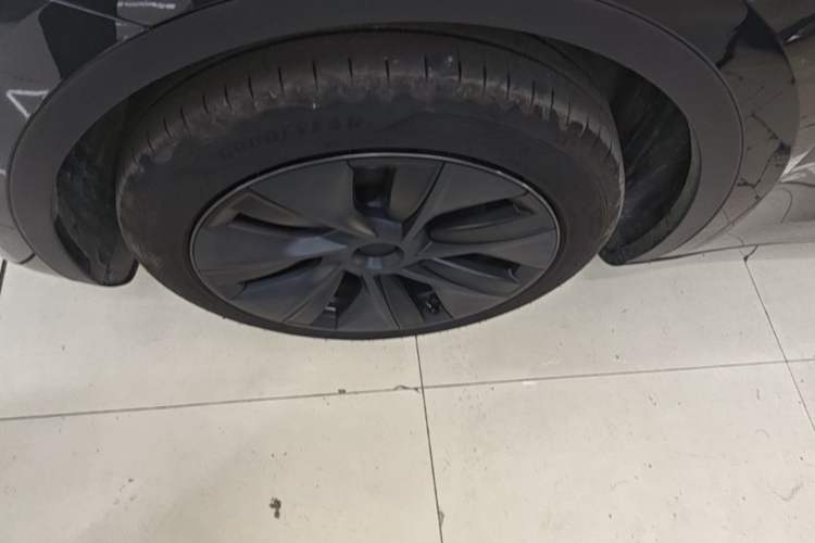 Used Tesla Model Y 2024 Rear-Wheel-Drive Version Left Front Wheel Hub