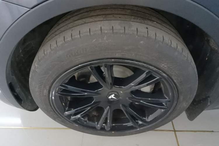Used Tesla Model Y 2024 Rear-Wheel-Drive Version Left Front Wheel Hub