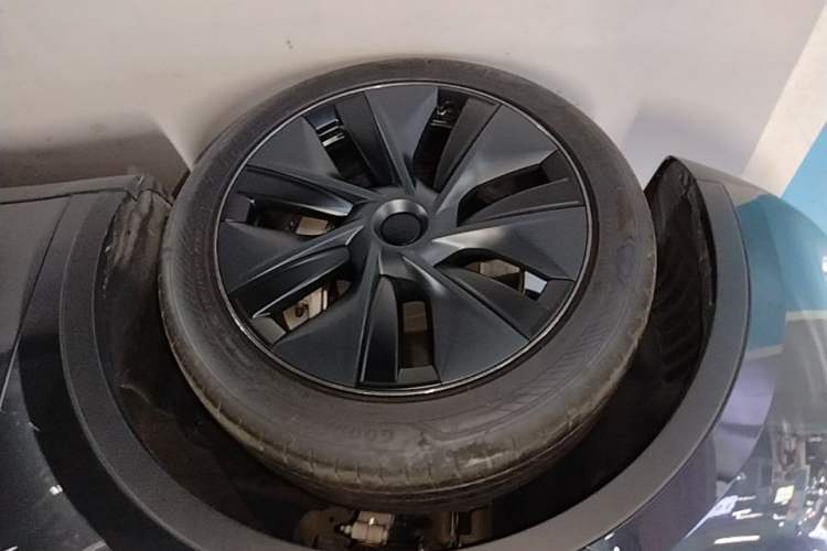 Used Tesla Model Y 2024 Rear-Wheel-Drive Version Left Front Wheel Hub