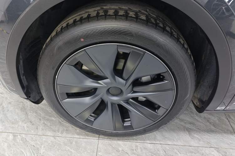 Used Tesla Model Y 2024 Rear-Wheel-Drive Version Left Front Wheel Hub