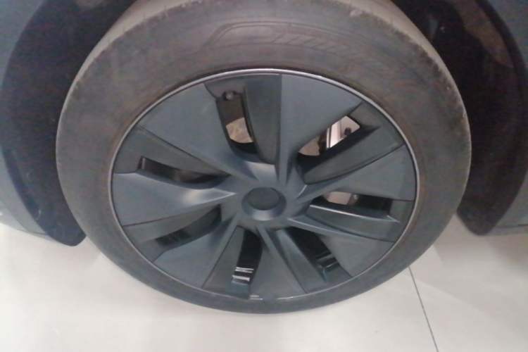 Used Tesla Model Y 2024 Rear-Wheel-Drive Version Left Front Wheel Hub