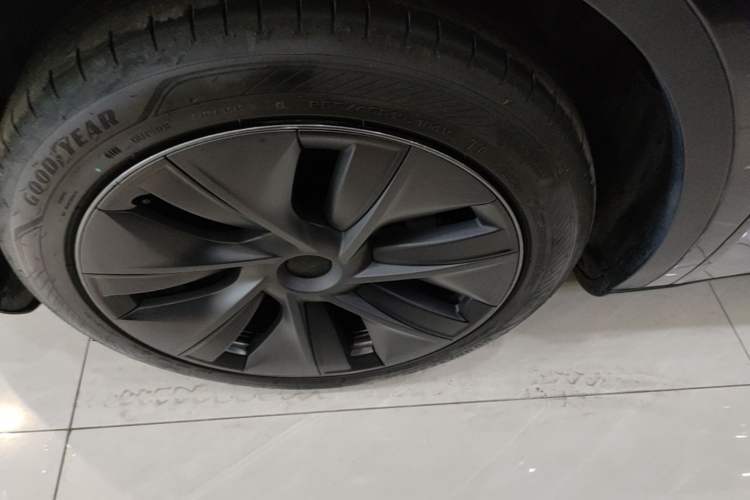 Used Tesla Model Y 2024 Rear-Wheel-Drive Version Left Front Wheel Hub