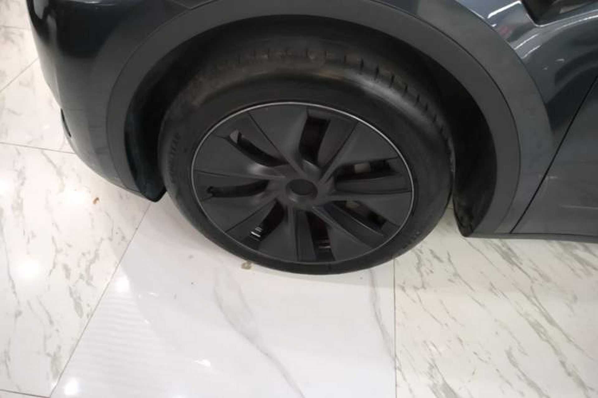 Used Tesla Model Y 2024 Rear-Wheel-Drive Version Left Front Wheel Hub