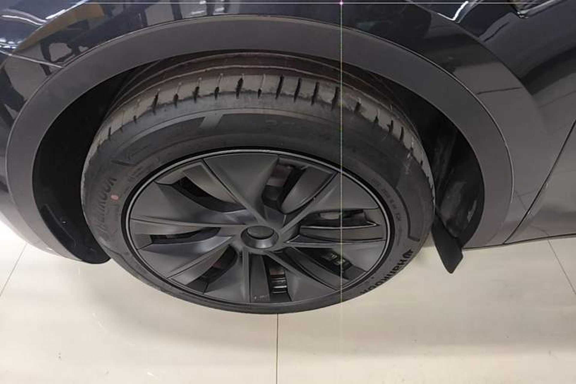 Used Tesla Model Y 2024 Long-Range All-Wheel-Drive Version Left Front Wheel Hub
