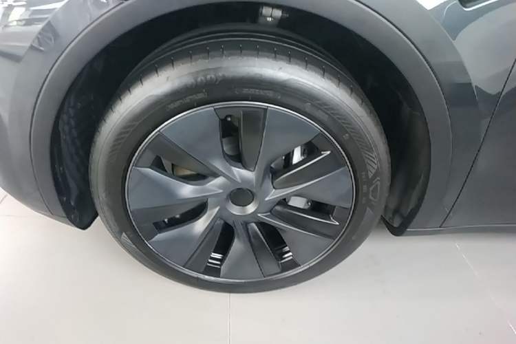 Used Tesla Model Y 2024 Rear-Wheel-Drive Version Left Front Wheel Hub