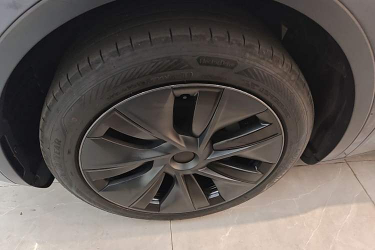 Used Tesla Model Y 2024 Rear-Wheel-Drive Version Left Front Wheel Hub