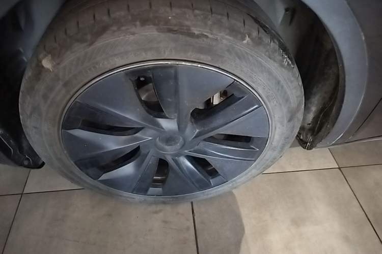 Used Tesla Model Y 2024 Rear-Wheel-Drive Version Left Front Wheel Hub