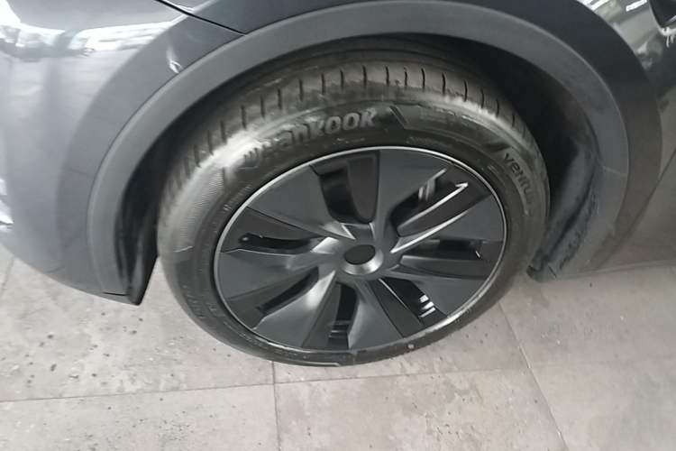 Used Tesla Model Y 2024 Long-Range All-Wheel-Drive Version Left Front Wheel Hub