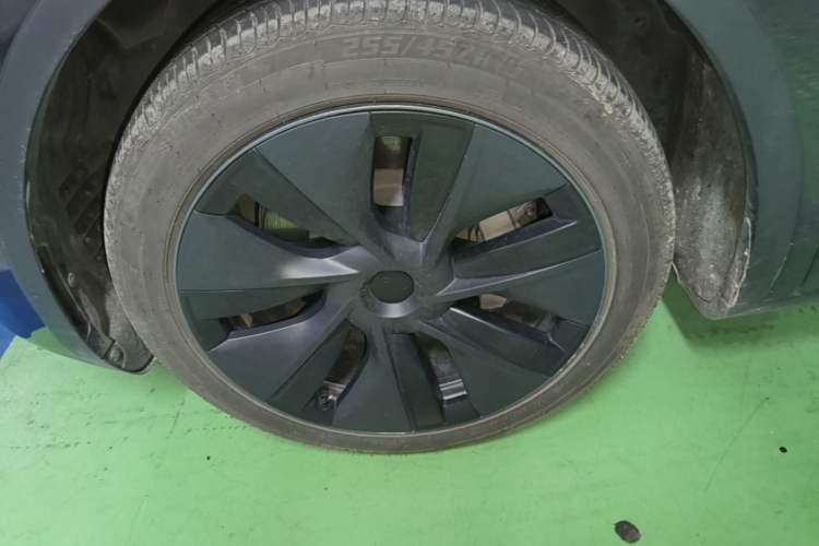 Used Tesla Model Y 2024 Rear-Wheel-Drive Version Left Front Wheel Hub
