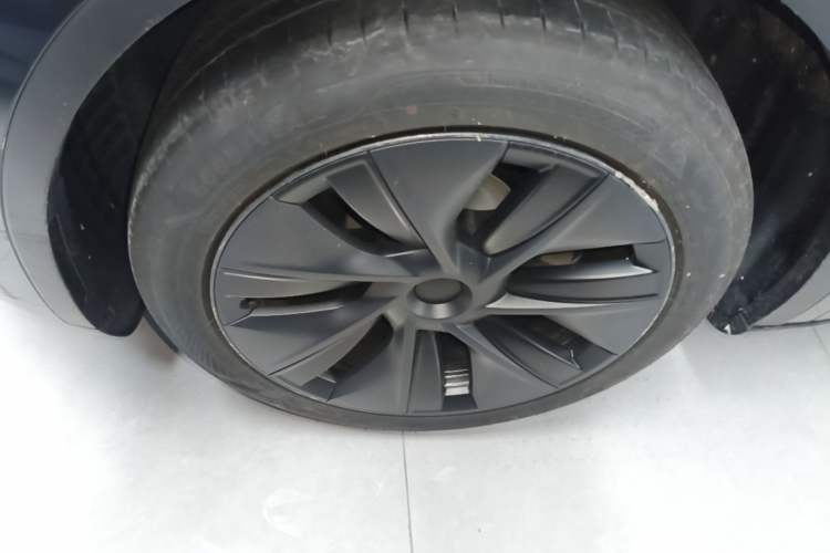 Used Tesla Model Y 2024 Rear-Wheel-Drive Version Left Front Wheel Hub