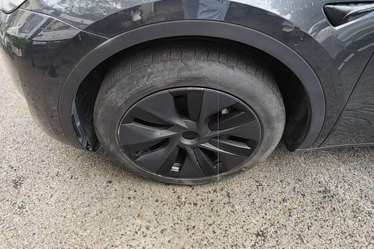 Used Tesla Model Y 2024 Long-Range All-Wheel-Drive Version Left Front Wheel Hub