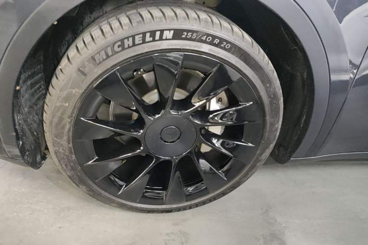 Used Tesla Model Y 2024 Long-Range All-Wheel-Drive Version Left Front Wheel Hub