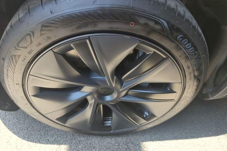 Used Tesla Model Y 2024 Rear-Wheel-Drive Version Left Front Wheel Hub
