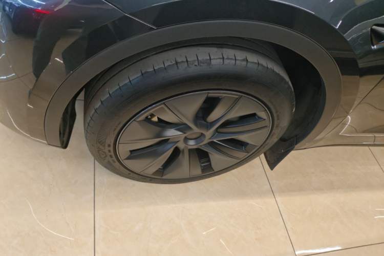 Used Tesla Model Y 2024 Rear-Wheel-Drive Version Left Front Wheel Hub