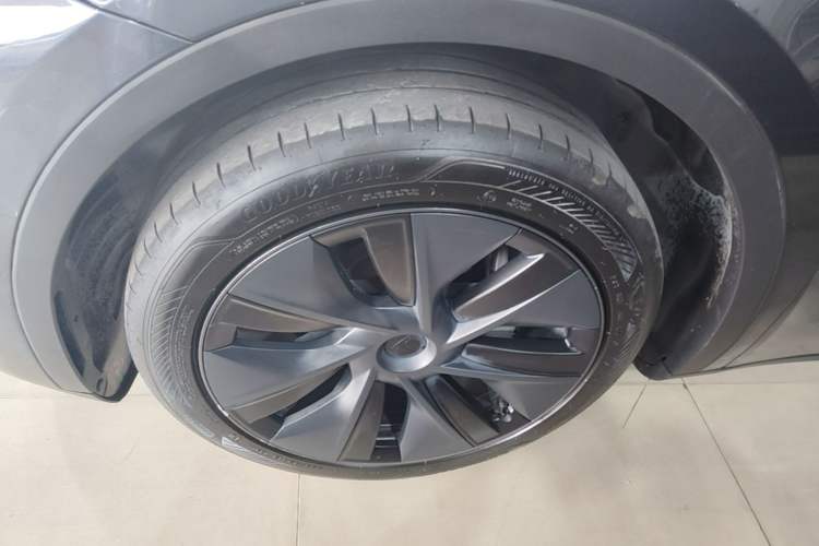 Used Tesla Model Y 2024 Rear-Wheel-Drive Version Left Front Wheel Hub