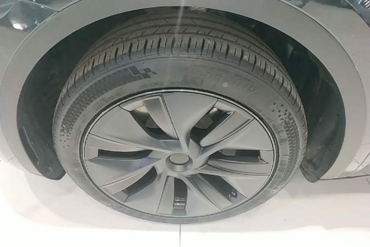 Used Tesla Model Y 2024 Rear-Wheel-Drive Version Left Front Wheel Hub