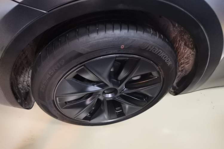 Used Tesla Model Y 2024 Long-Range All-Wheel-Drive Version Left Front Wheel Hub