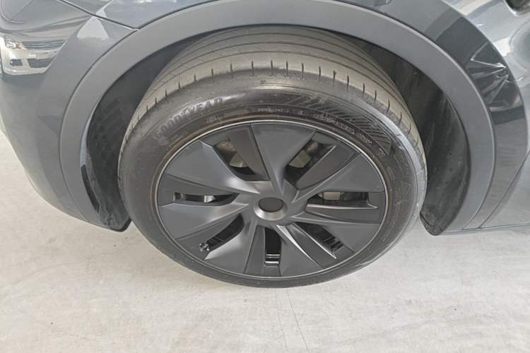 Used Tesla Model Y 2024 Rear-Wheel-Drive Version Left Front Wheel Hub