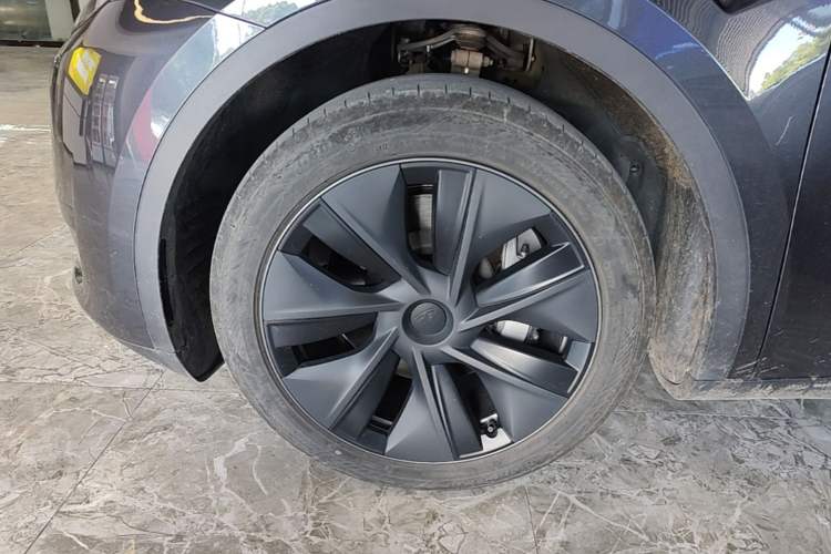 Used Tesla Model Y 2024 Rear-Wheel-Drive Version Left Front Wheel Hub