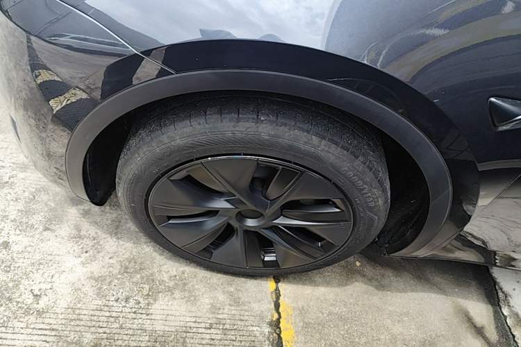 Used Tesla Model Y 2024 Rear-Wheel-Drive Version Left Front Wheel Hub