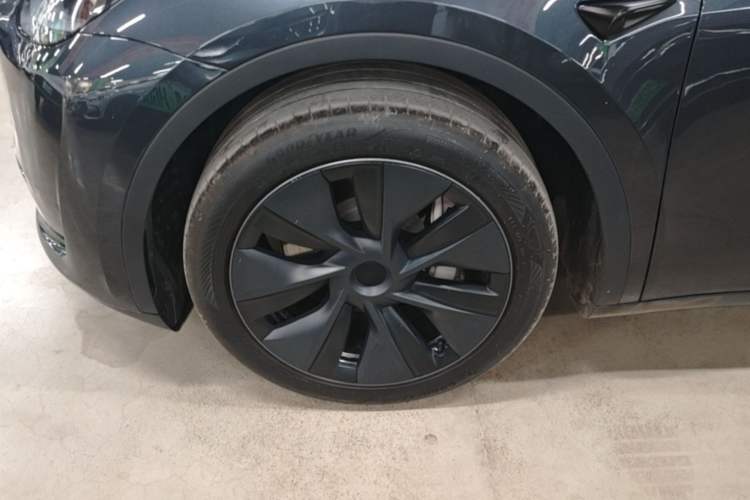 Used Tesla Model Y 2024 Rear-Wheel-Drive Version Left Front Wheel Hub