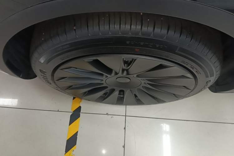 Used Tesla Model Y 2024 Rear-Wheel-Drive Version Left Front Wheel Hub