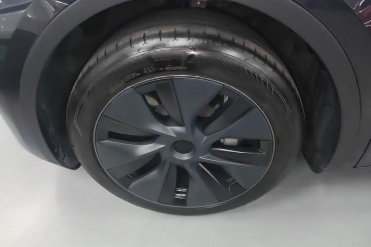 Used Tesla Model Y 2024 Rear-Wheel-Drive Version Left Front Wheel Hub