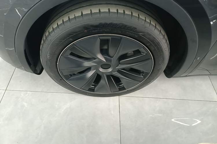 Used Tesla Model Y 2024 Rear-Wheel-Drive Version Left Front Wheel Hub