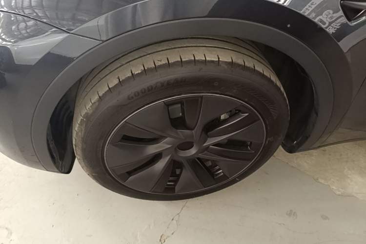 Used Tesla Model Y 2024 Rear-Wheel-Drive Version Left Front Wheel Hub