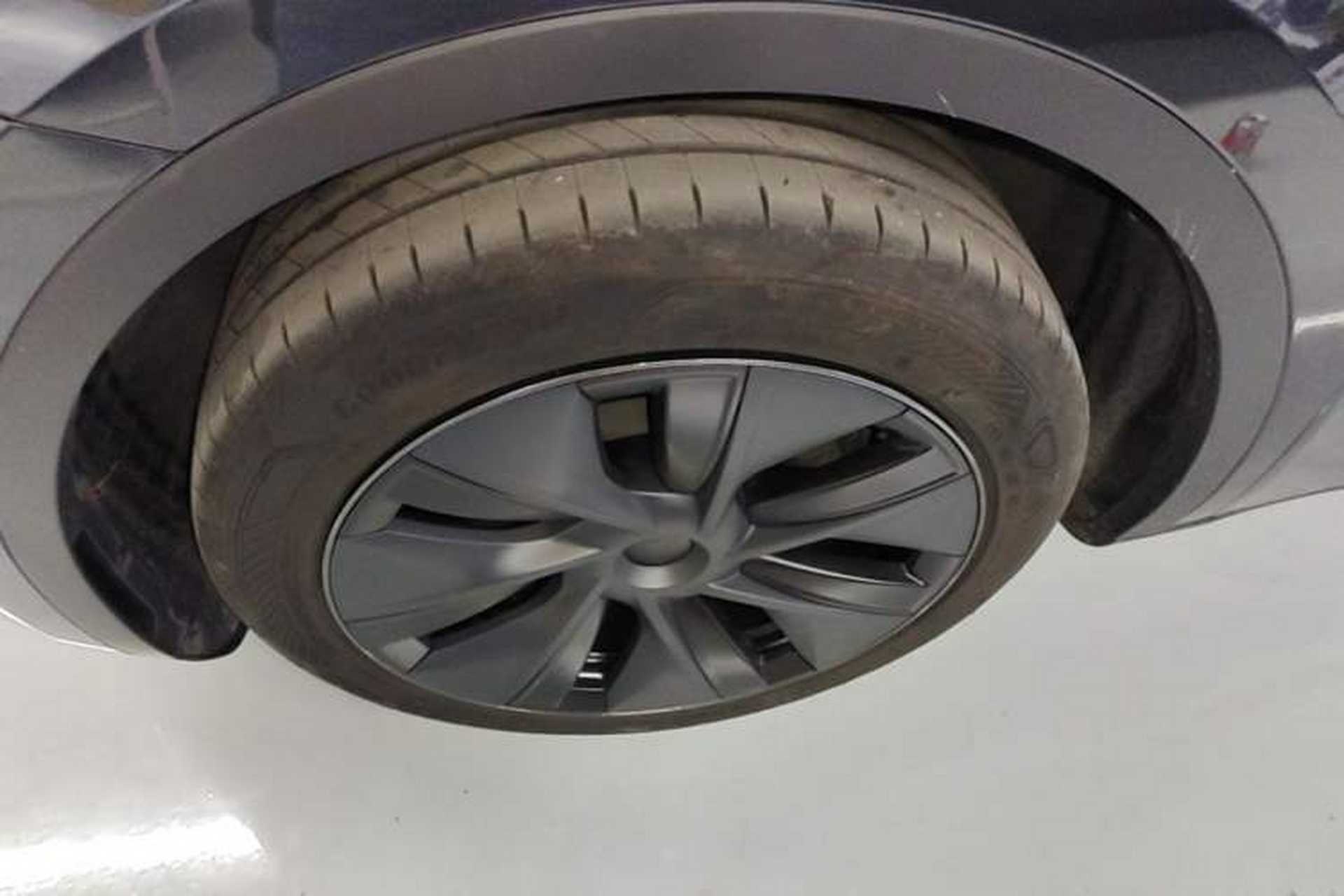 Used Tesla Model Y 2024 Rear-Wheel-Drive Version Left Front Wheel Hub