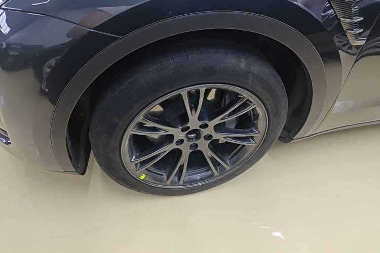 Used Tesla Model Y 2024 Rear-Wheel-Drive Version Left Front Wheel Hub