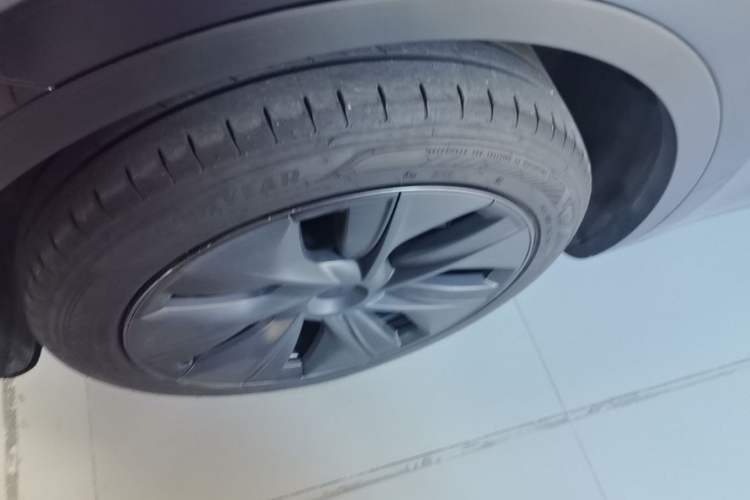 Used Tesla Model Y 2024 Rear-Wheel-Drive Version Left Front Wheel Hub