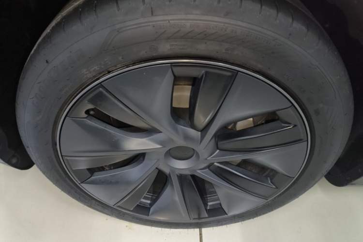 Used Tesla Model Y 2024 Rear-Wheel-Drive Version Left Front Wheel Hub