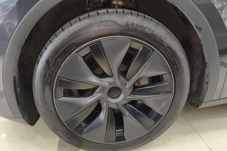 Used Tesla Model Y 2024 Rear-Wheel-Drive Version Left Front Wheel Hub
