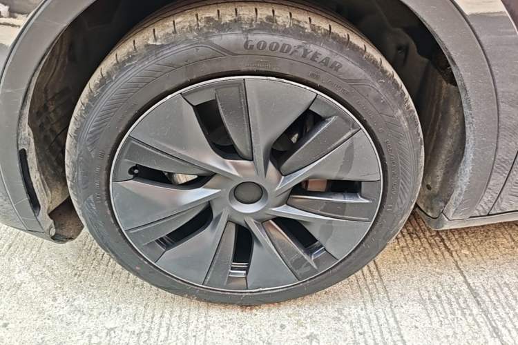 Used Tesla Model Y 2024 Rear-Wheel-Drive Version Left Front Wheel Hub