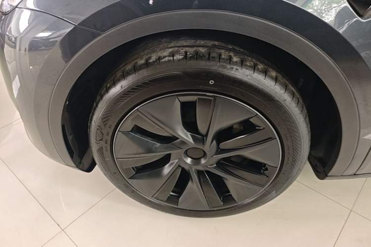 Used Tesla Model Y 2024 Rear-Wheel-Drive Version Left Front Wheel Hub