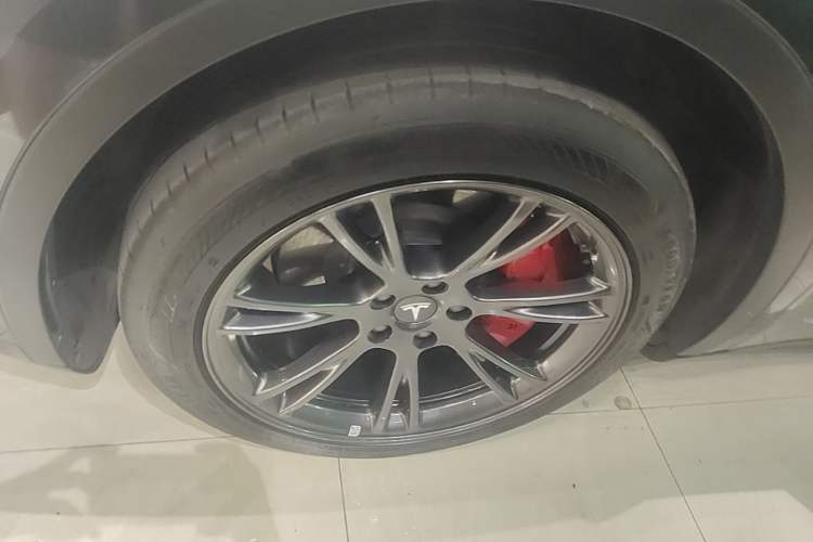 Used Tesla Model Y 2024 Rear-Wheel-Drive Version Left Front Wheel Hub