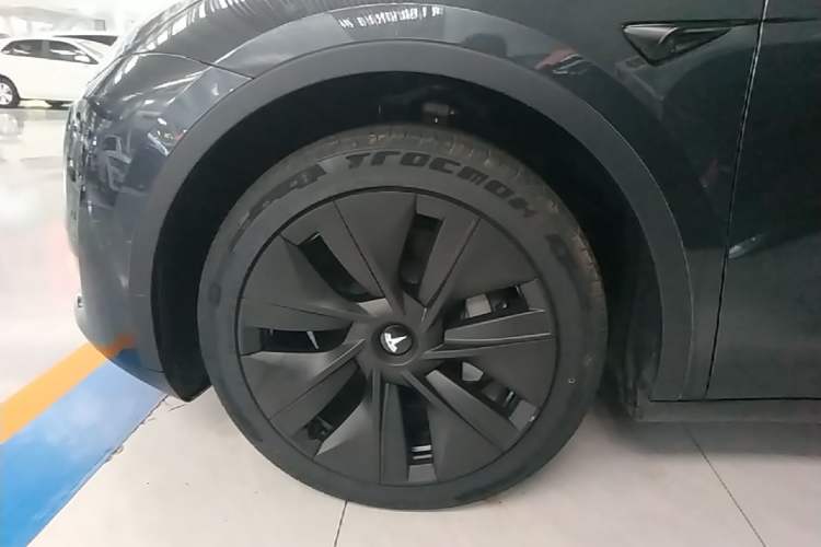 Used Tesla Model Y 2024 Rear-Wheel-Drive Version Left Front Wheel Hub