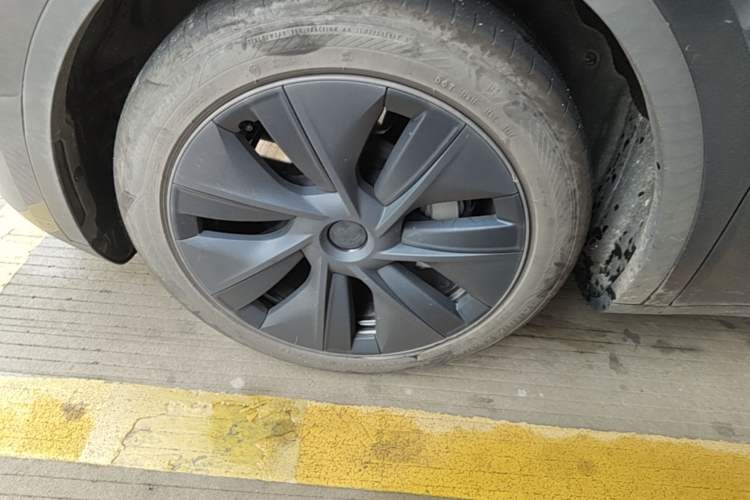 Used Tesla Model Y 2024 Rear-Wheel-Drive Version Left Front Wheel Hub