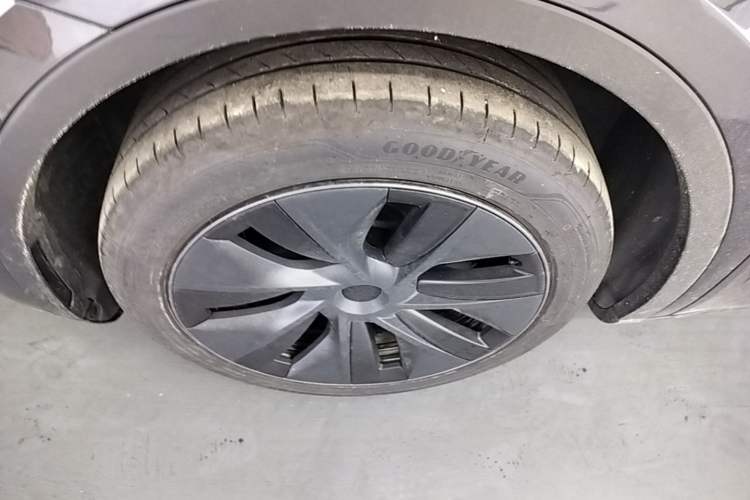 Used Tesla Model Y 2024 Rear-Wheel-Drive Version Left Front Wheel Hub