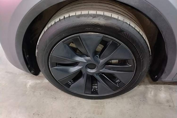 Used Tesla Model Y 2024 Rear-Wheel-Drive Version Left Front Wheel Hub