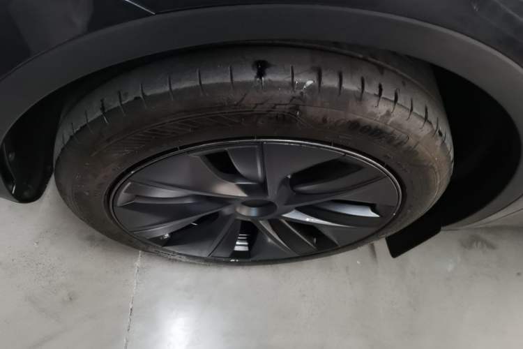 Used Tesla Model Y 2024 Rear-Wheel-Drive Version Left Front Wheel Hub