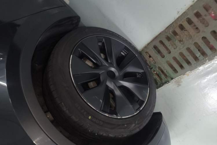 Used Tesla Model Y 2024 Rear-Wheel-Drive Version Left Front Wheel Hub