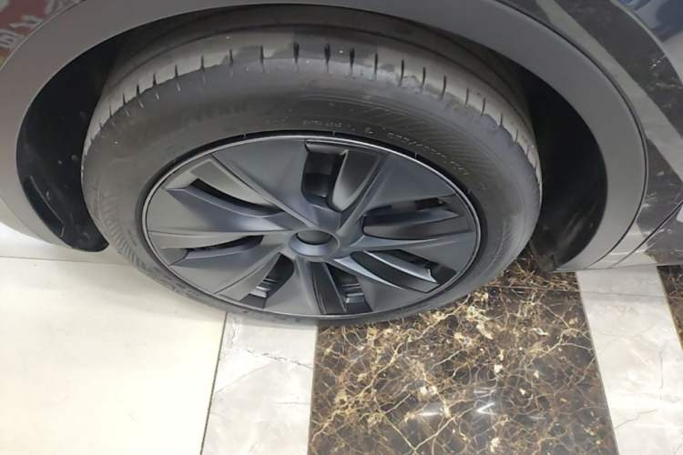 Used Tesla Model Y 2024 Rear-Wheel-Drive Version Left Front Wheel Hub