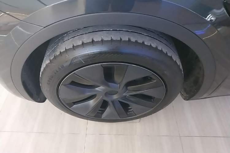 Used Tesla Model Y 2024 Rear-Wheel-Drive Version Left Front Wheel Hub