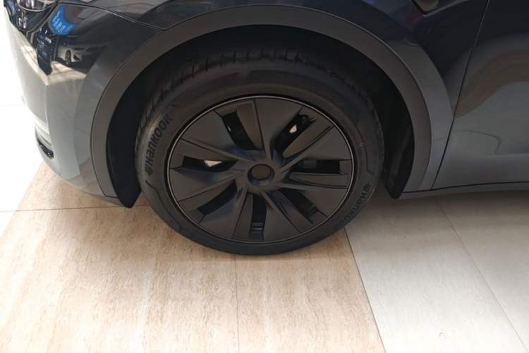 Used Tesla Model Y 2024 Long-Range All-Wheel-Drive Version Left Front Wheel Hub