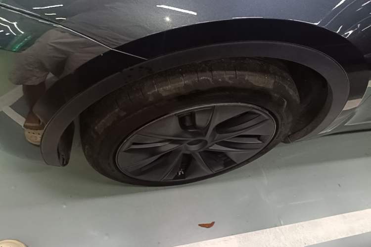 Used Tesla Model Y 2024 Rear-Wheel-Drive Version Left Front Wheel Hub