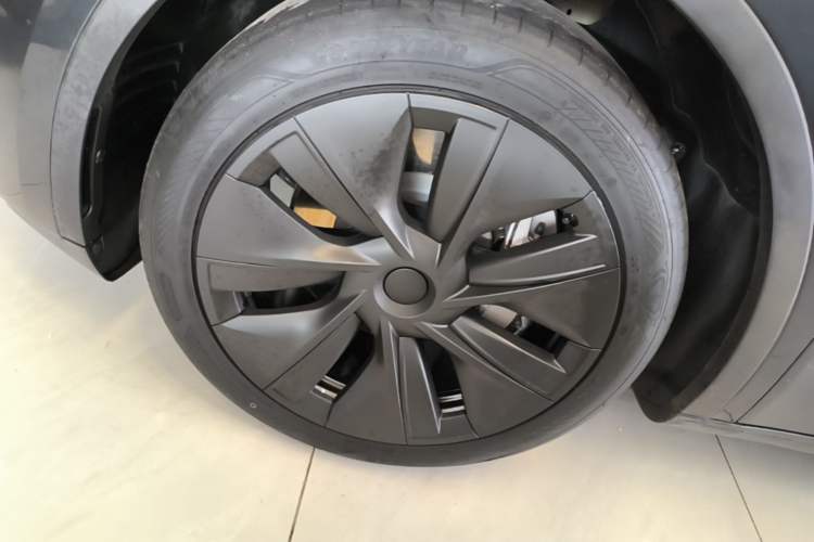 Used Tesla Model Y 2024 Rear-Wheel-Drive Version Left Front Wheel Hub