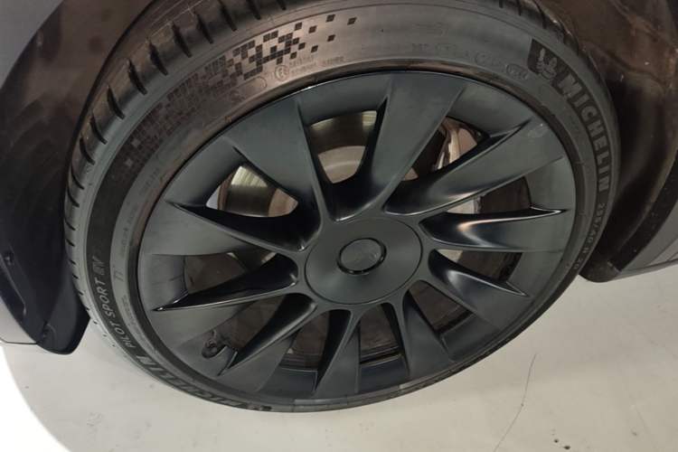 Used Tesla Model Y 2024 Rear-Wheel-Drive Version Left Front Wheel Hub
