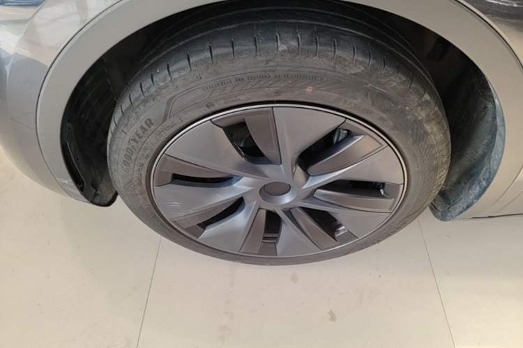 Used Tesla Model Y 2024 Rear-Wheel-Drive Version Left Front Wheel Hub